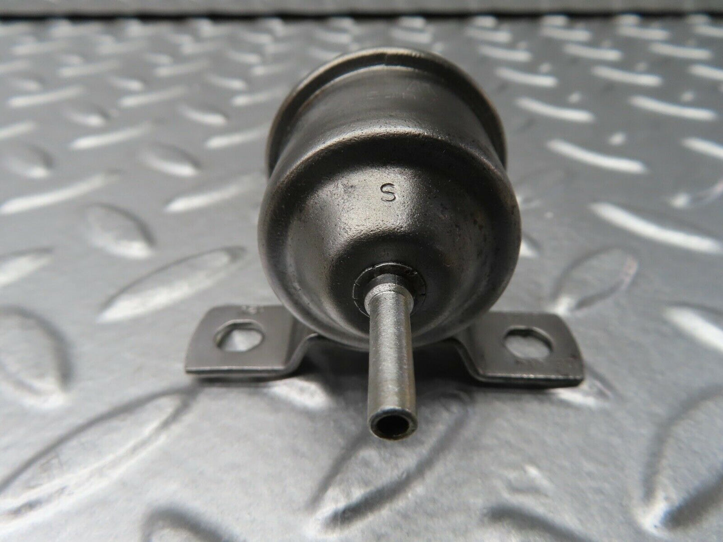 20559 Mercedes-Benz R107 450SL Vacuum Valve Pierburg