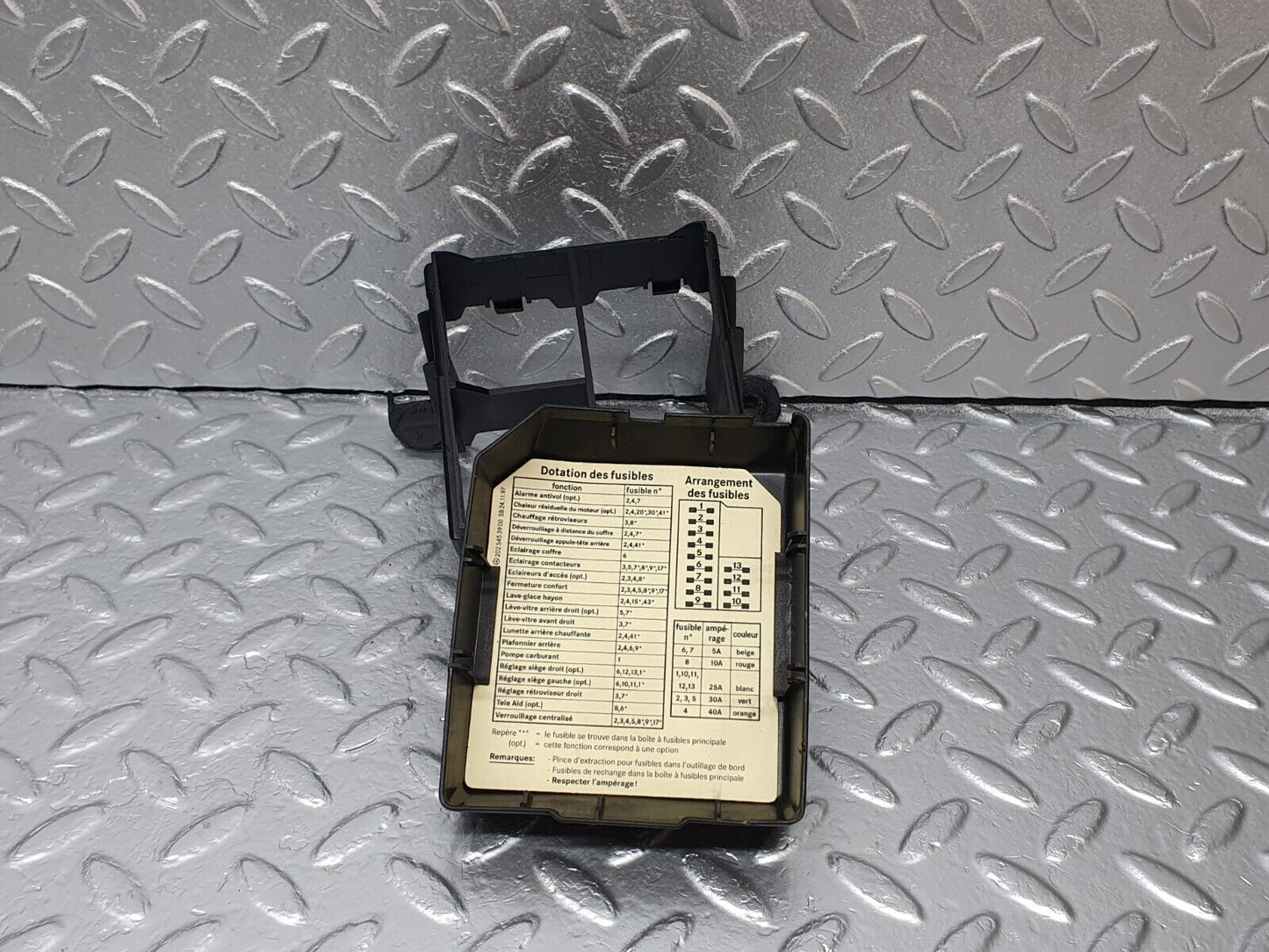 42100 Mercedes-Benz W202 C200 Fuse Box Cover Lid 2025450803 2025455140 2025453900