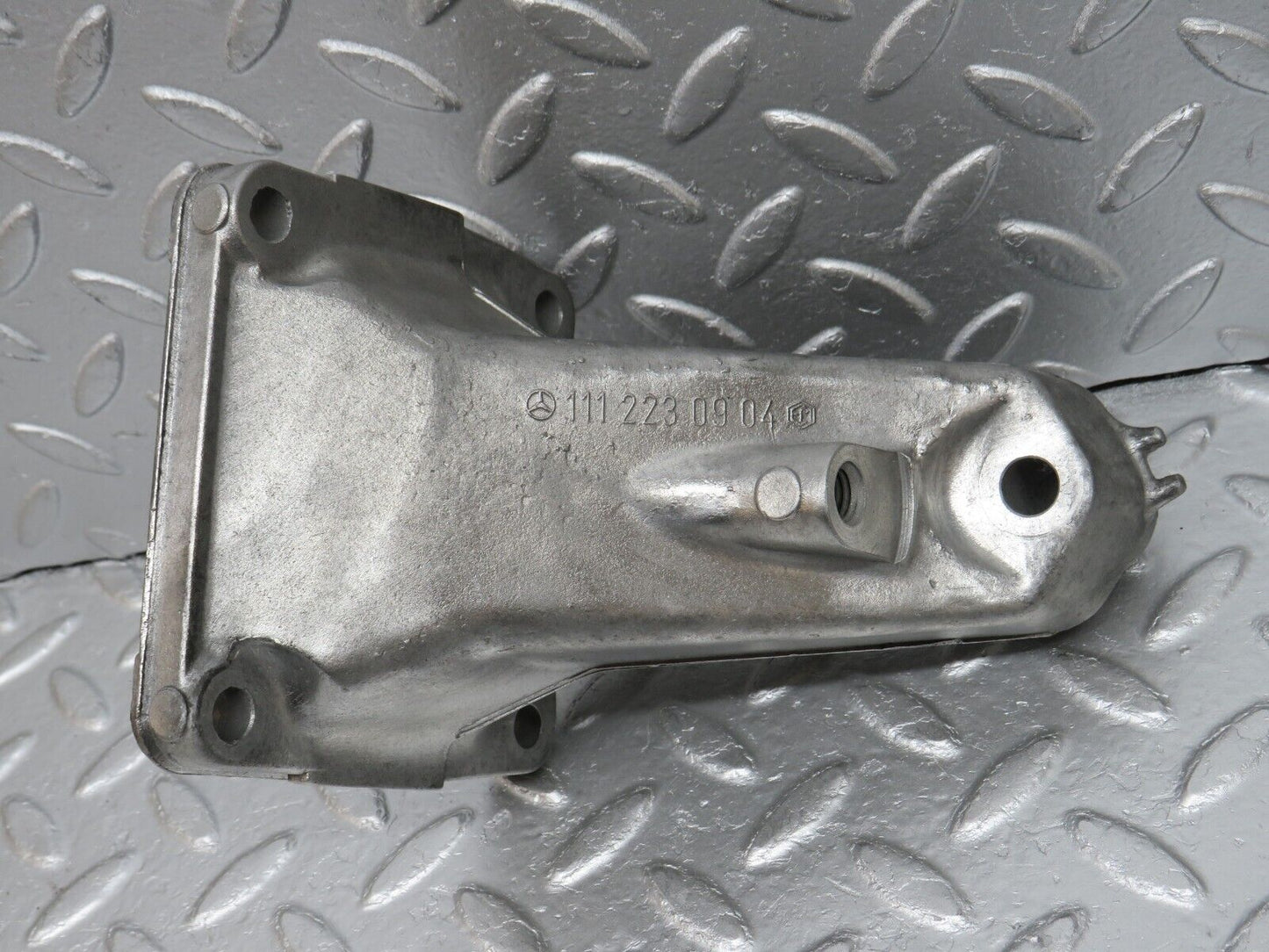 33532 Mercedes-Benz W202 C180 Engine Mount Bracket Left Side 1112230904