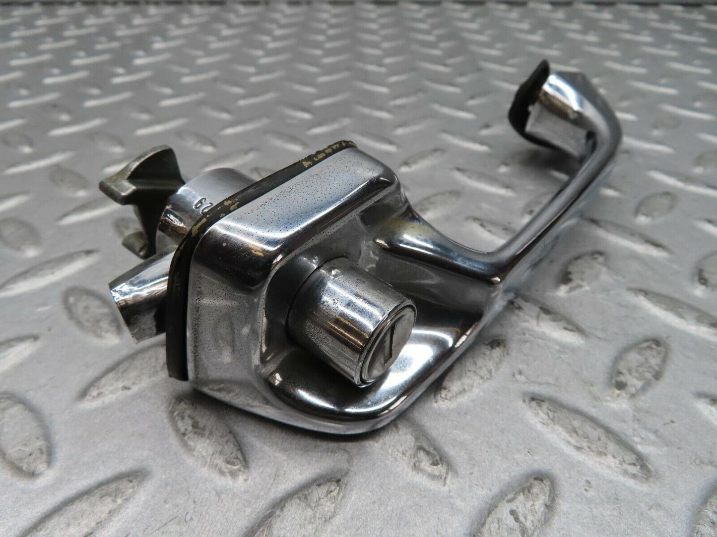 12456 Mercedes-Benz W108 Chrome Door Handle Front Left No key