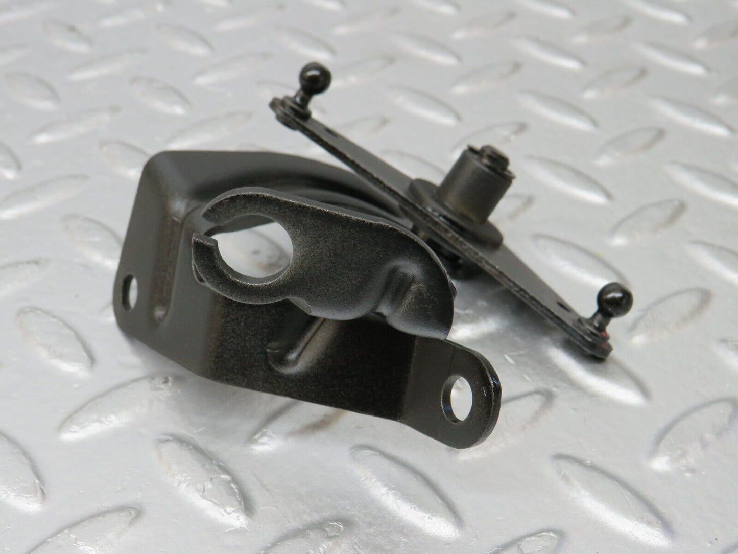 34586 Mercedes-Benz C126 380SEC Coupe Throttle Linkage