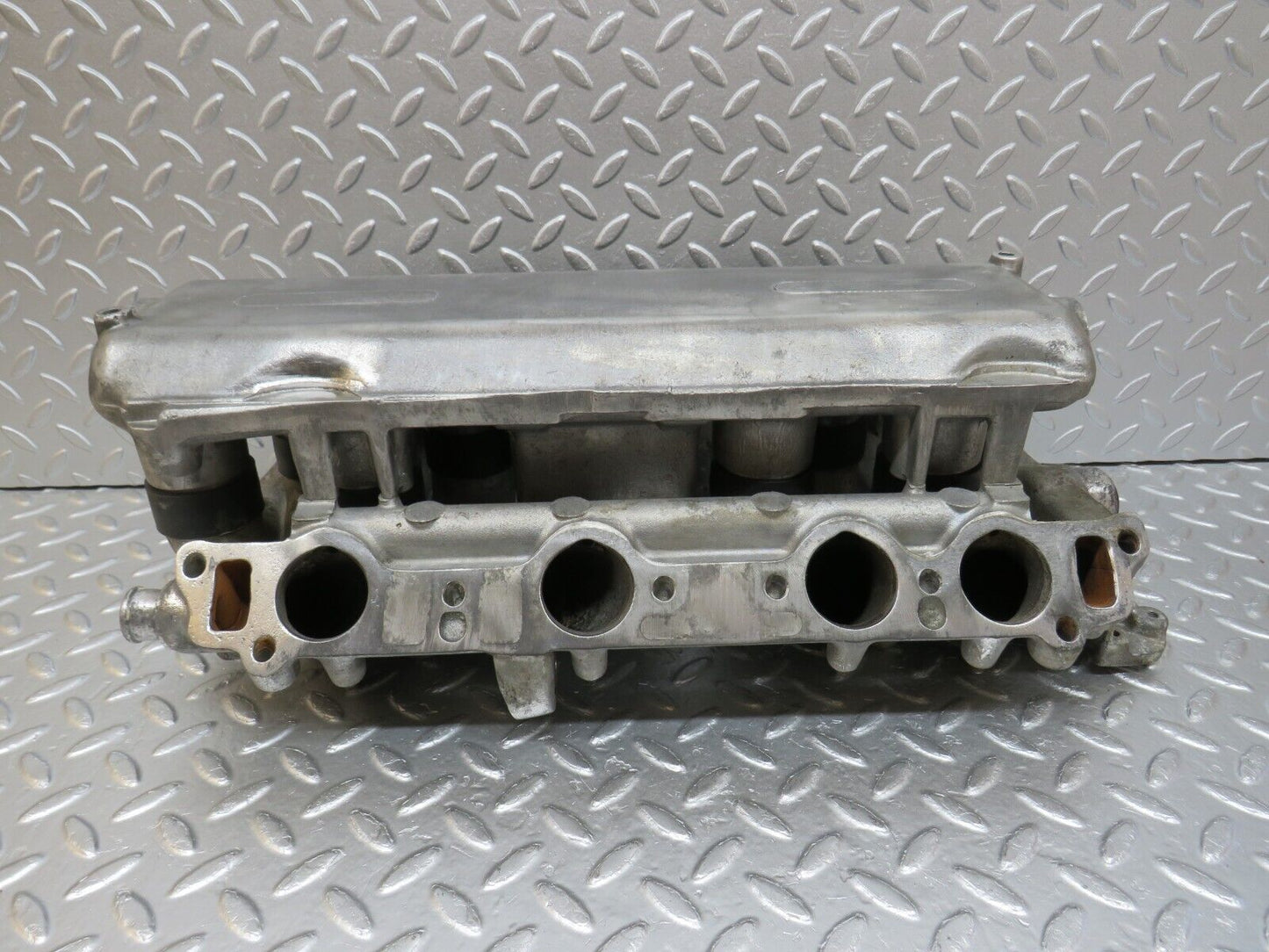 33042 Mercedes-Benz C107 R107 350 V8 Intake Manifold 1161412301
