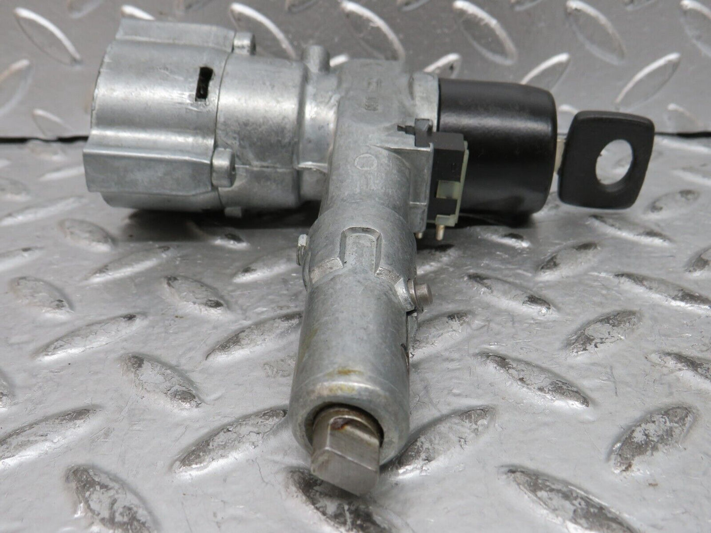 28898 Mercedes-Benz W123 280E Steering Lock Ignition Switch With Key