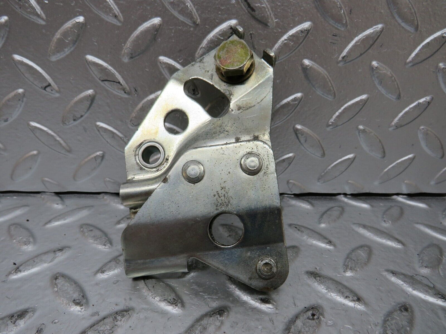 26337 Mercedes-Benz W116 450SE Front Right Seat Belt Bracket