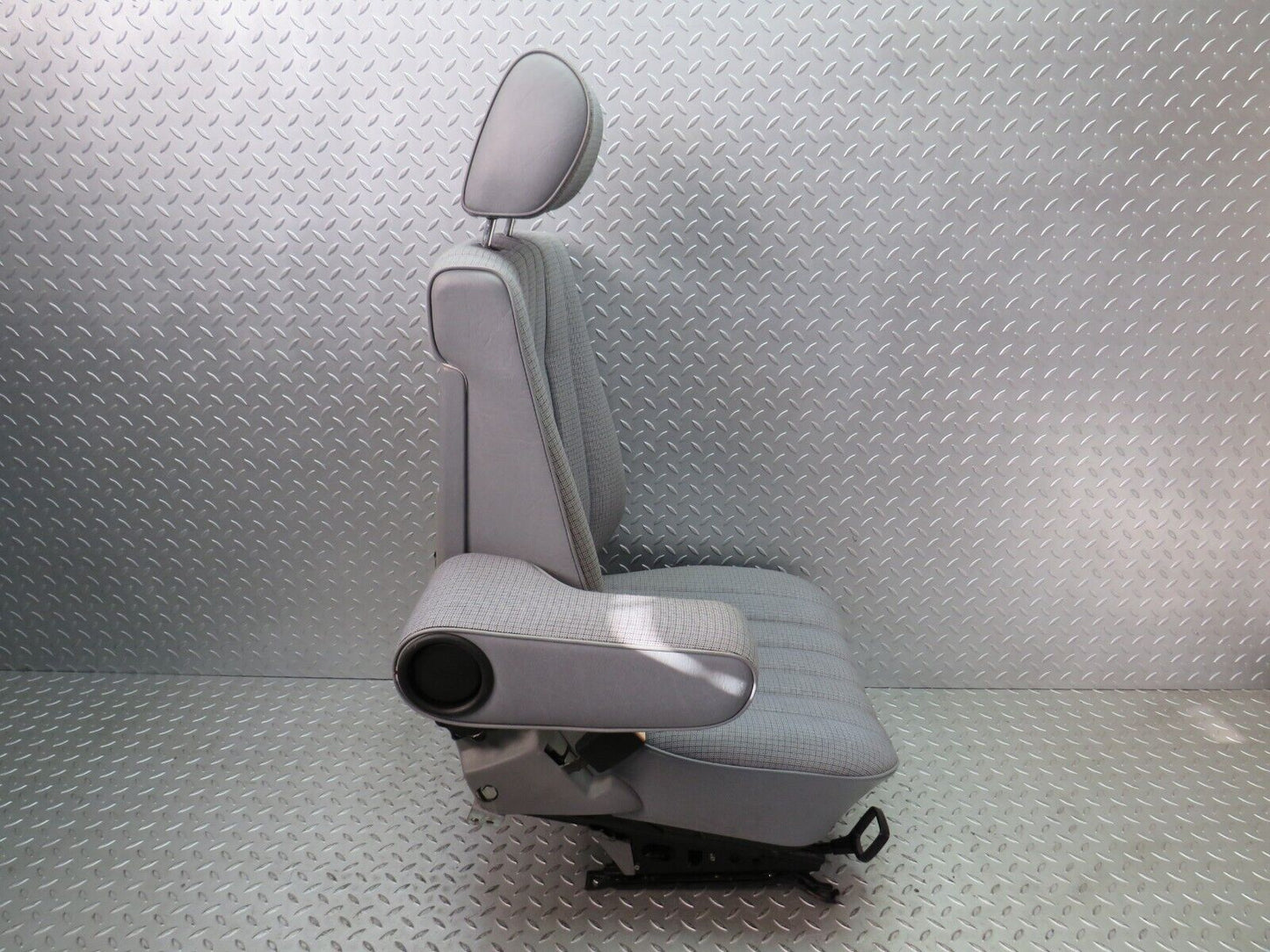33705 Mercedes-Benz W201 190E Front Left Passenger Seat Grey
