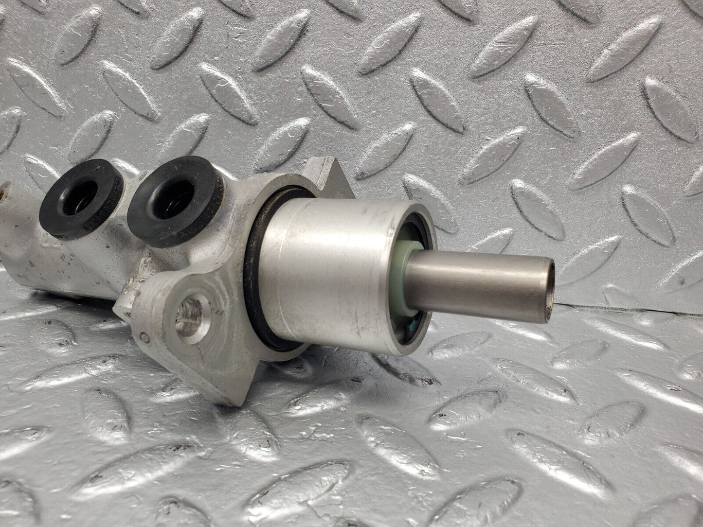 47019 Mercedes-Benz R129 320SL Coupe Brake Master Cylinder Lucas