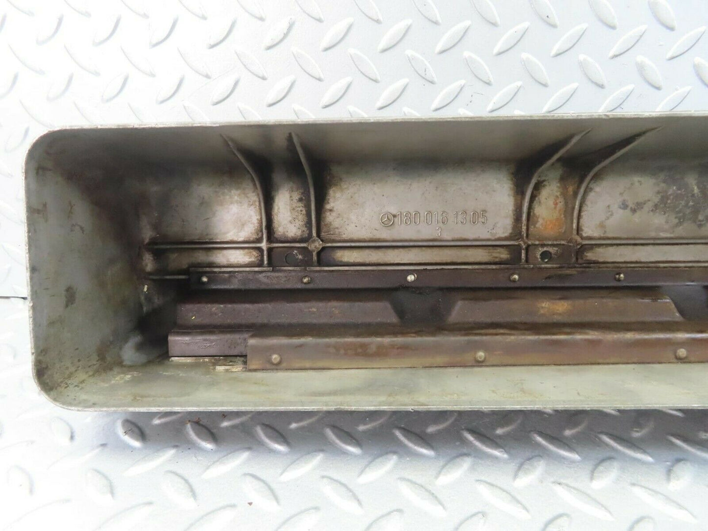 8549 Mercedes-Benz W108 Cylinder Head Valve Cover 1800161305