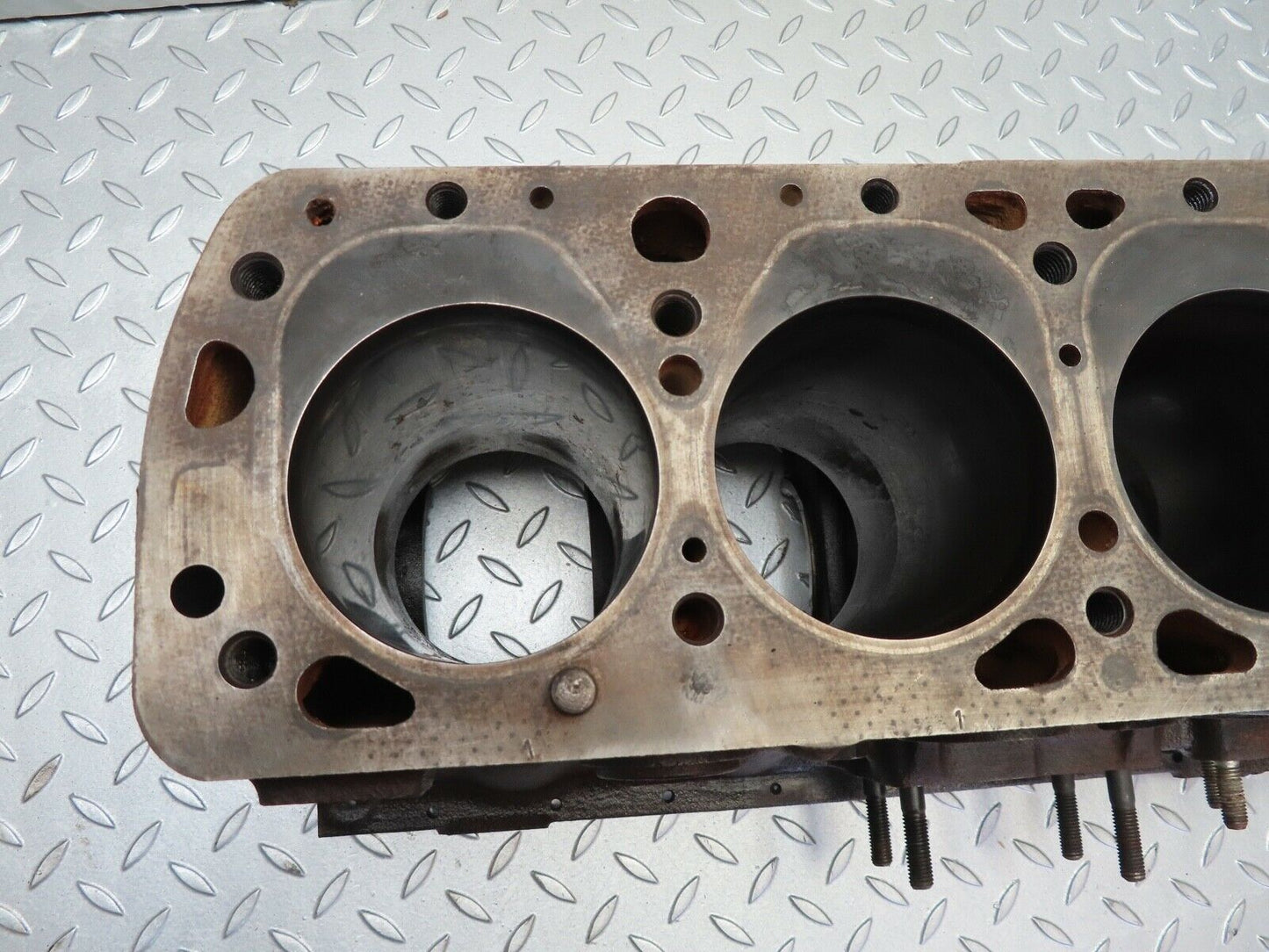 18164 Mercedes-Benz W123 200 Engine Block 1150110301 M115.938