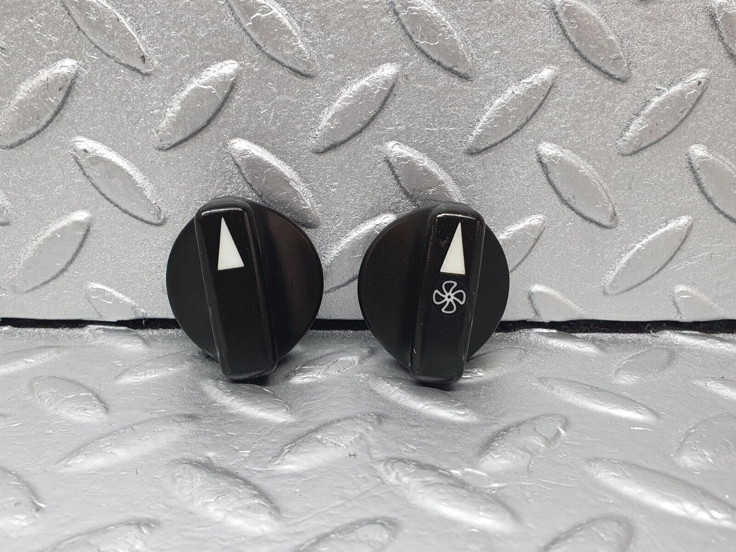 43658 Mercedes-Benz C126 380SEC Coupe Heater Control Knob Pair