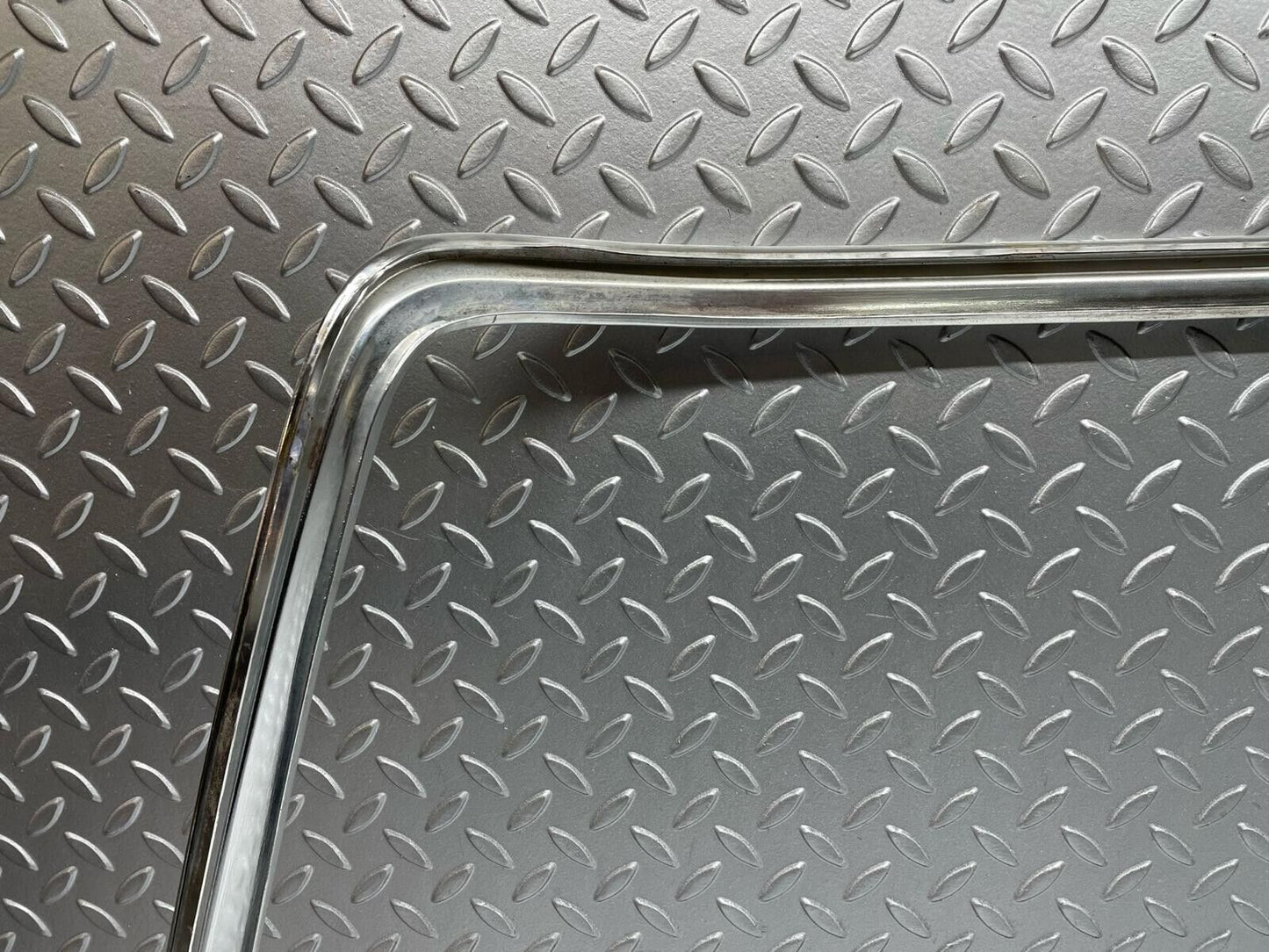 40520 Mercedes-Benz W108 Rear Windscreen Chrome Frame