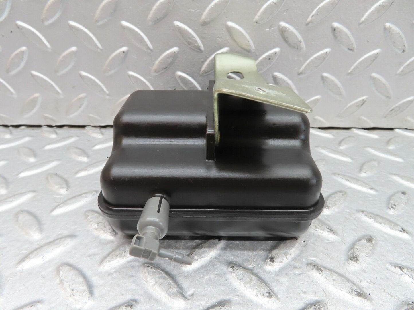 19378 Mercedes-Benz C140 CL420 Coupe Air Vacuum Expansion Tank 1298050019