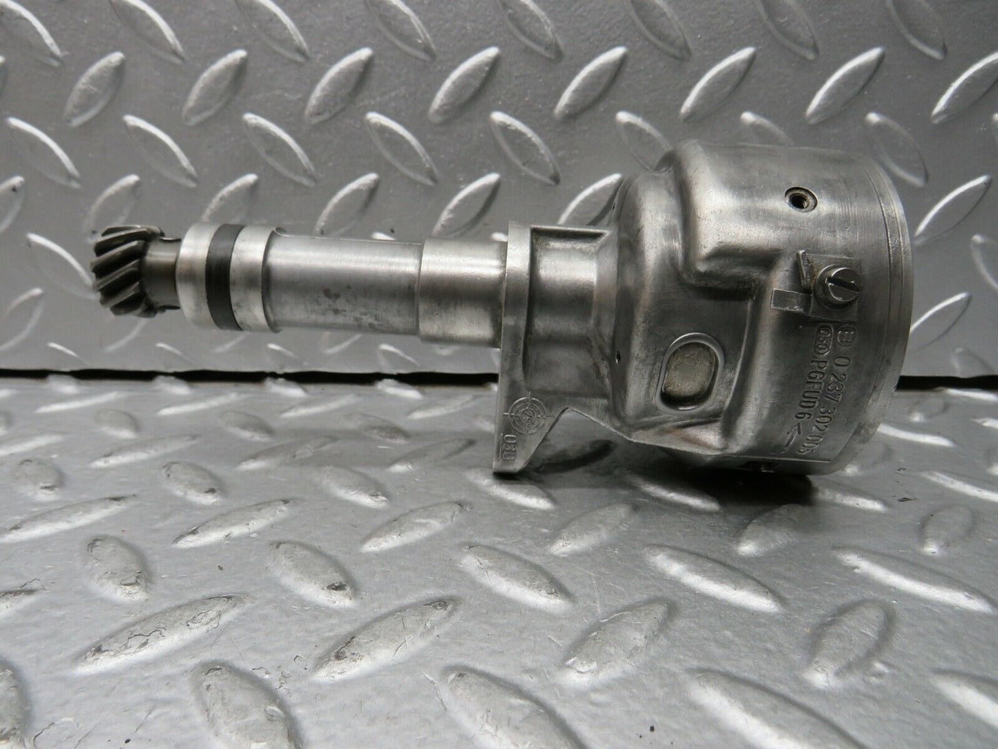 21836 Mercedes-Benz W123 Ignition Distributor Bosch 0237302005