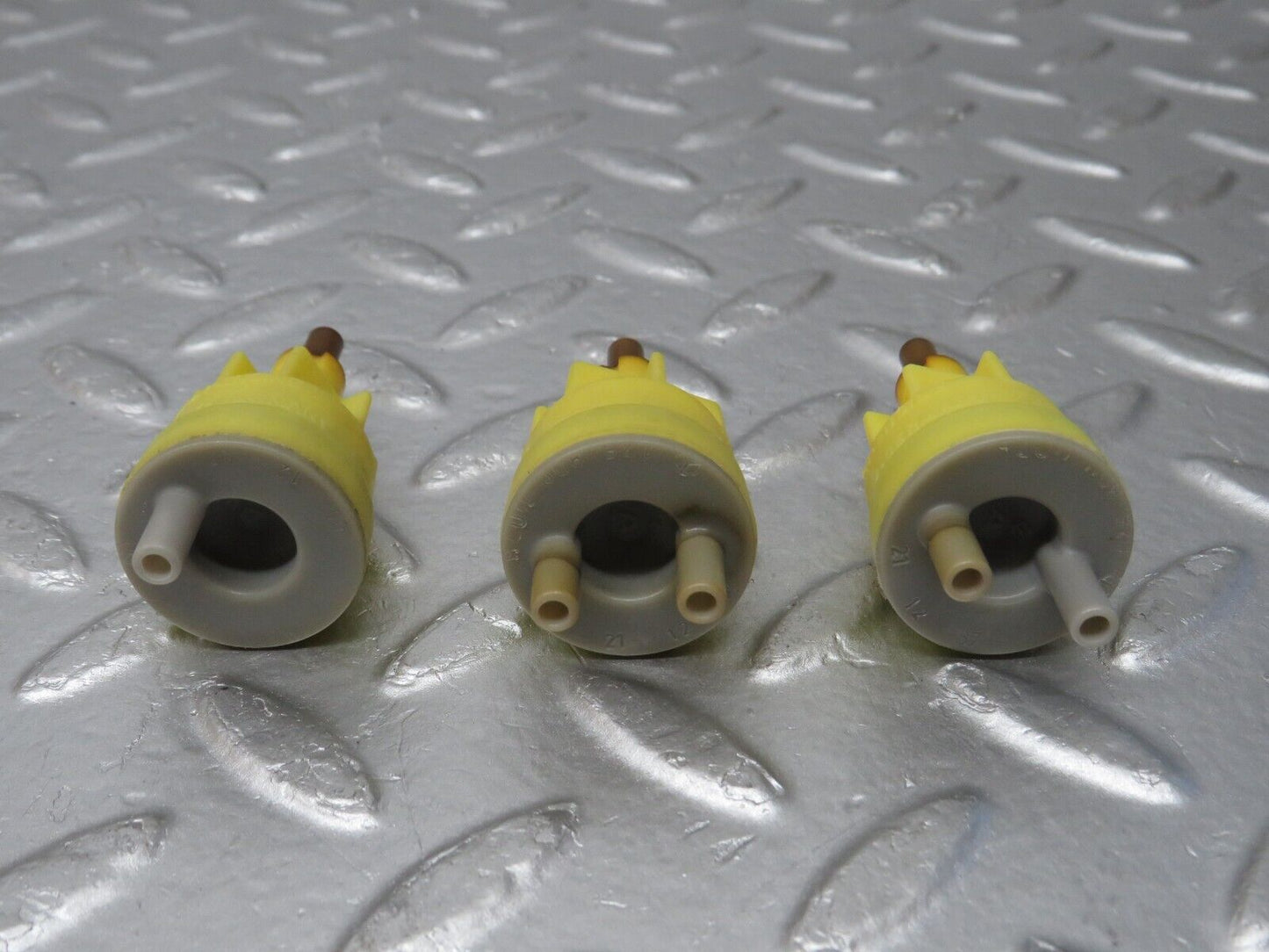 33620 Mercedes-Benz W201 190E Vacuum Check Valve Set 1268000478 1268000078