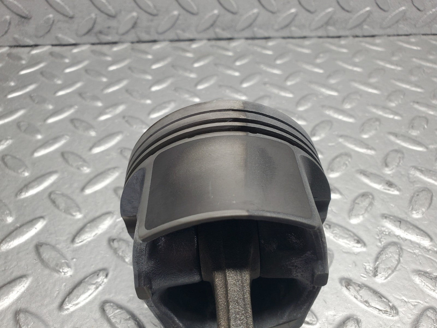 W124 Wagon piston with connecting rod used OEM