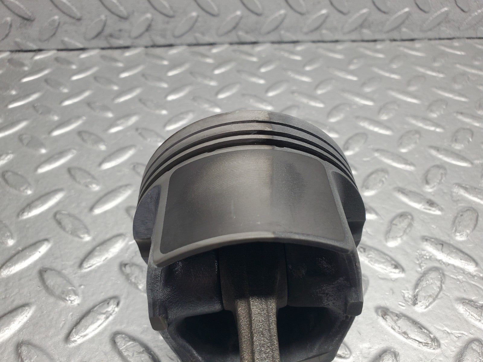 W124 Wagon piston with connecting rod used OEM