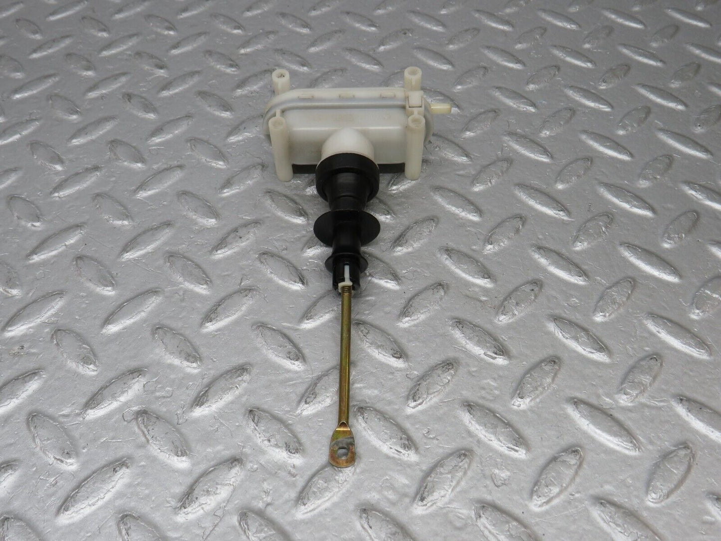 36632 Mercedes-Benz W201 190E 2.0L Rear Right Door Lock Vacuum Actuator