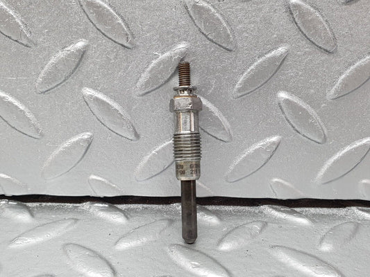40847 Mercedes-Benz W123 300D Glow Plug Beru 0100221107