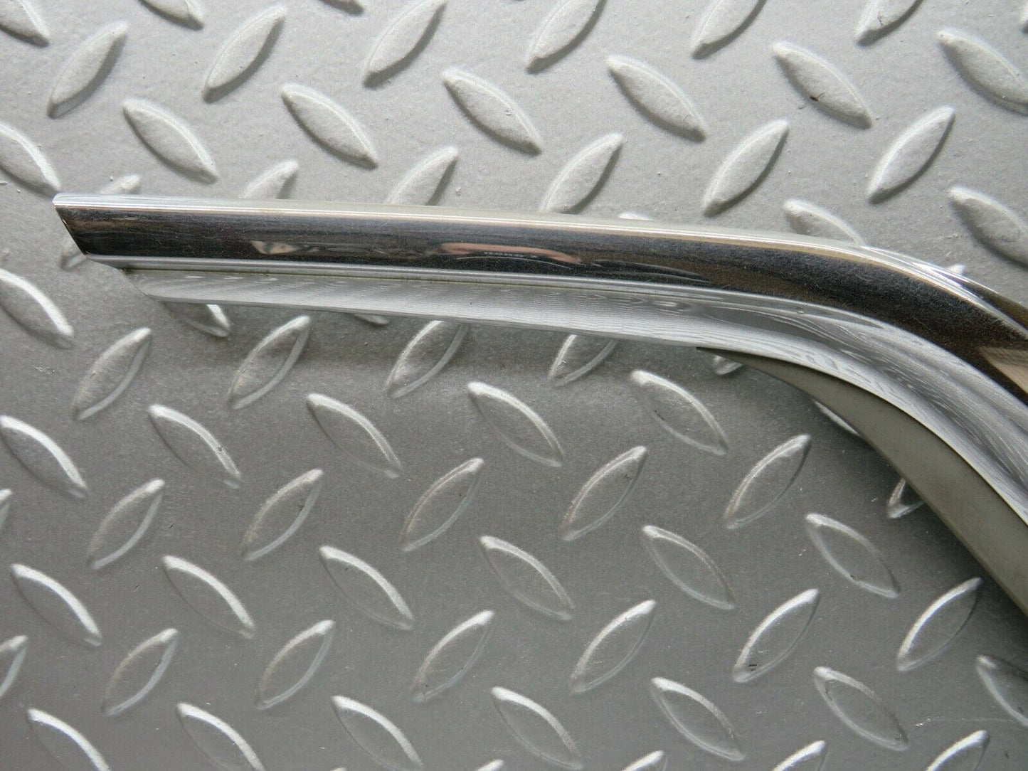 22733 Mercedes-Benz C107 450SLC Coupe Rear Window Trim Left 1076980189