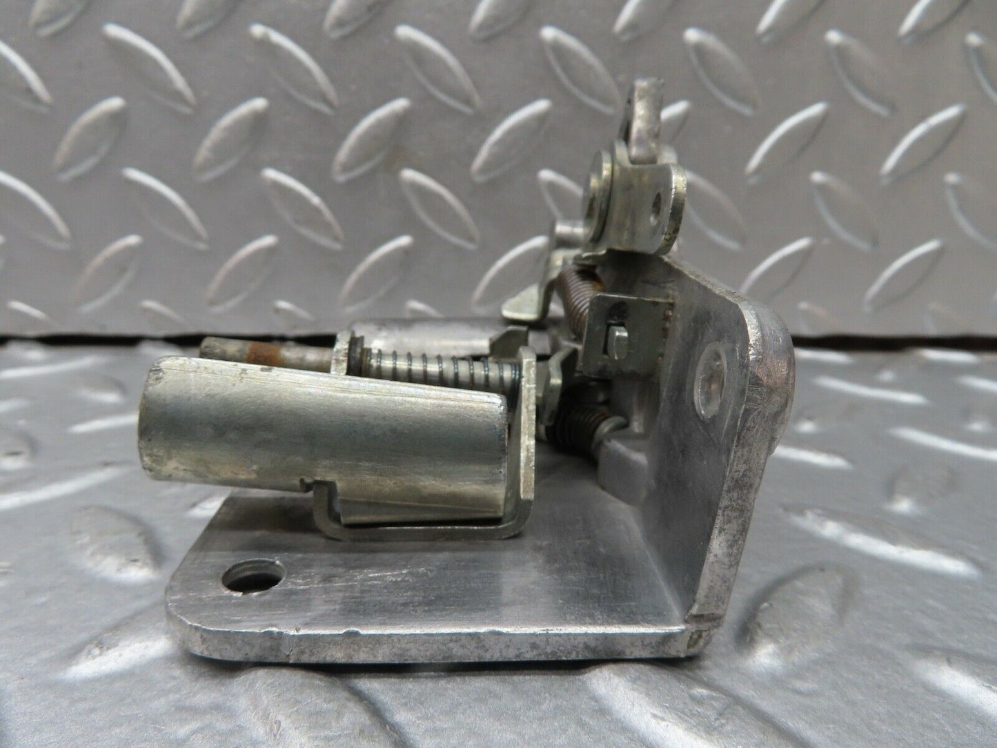 18626 Mercedes-Benz W120 W121 Ponton Right Door Lock Mechanism
