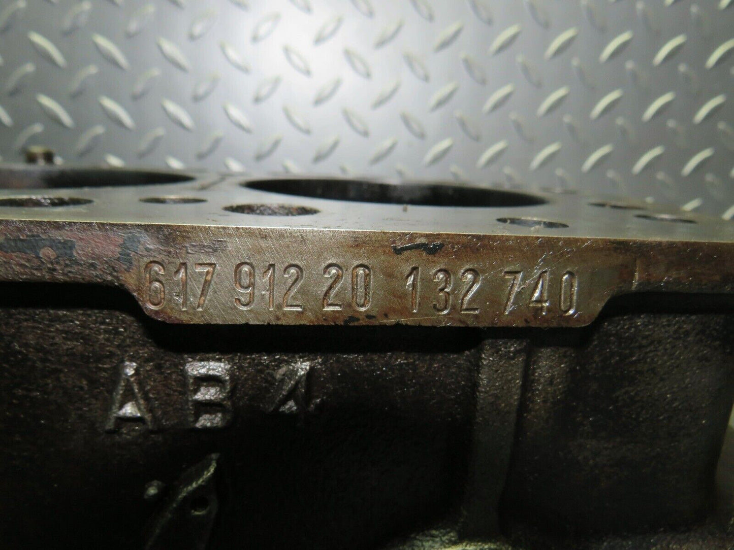 32941 Mercedes-Benz W123 300D Engine Block 617.912 6170110901