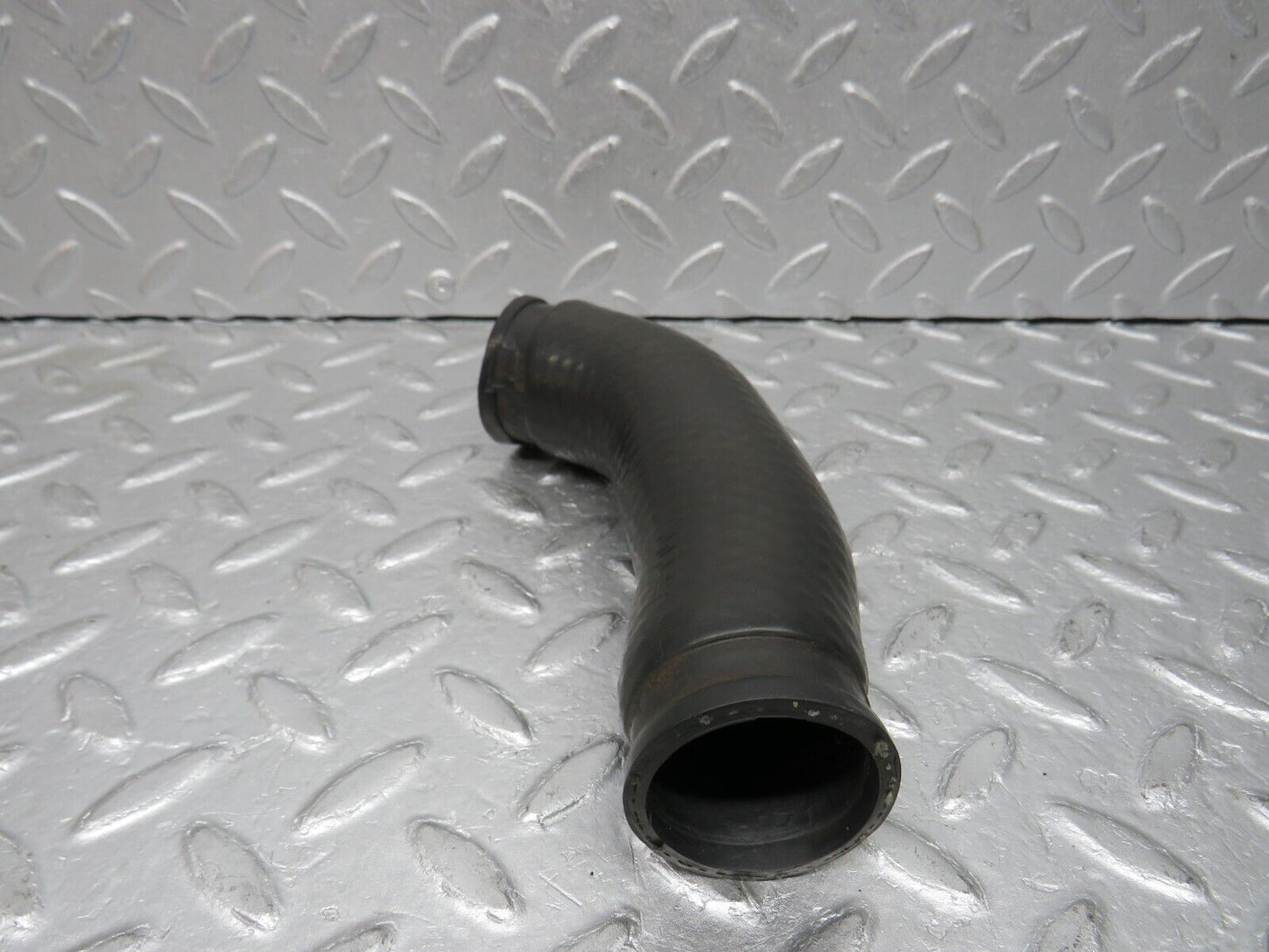 38062 Mercedes-Benz A124 320E Cabriolet Radiator Hose Pipe 1042030482