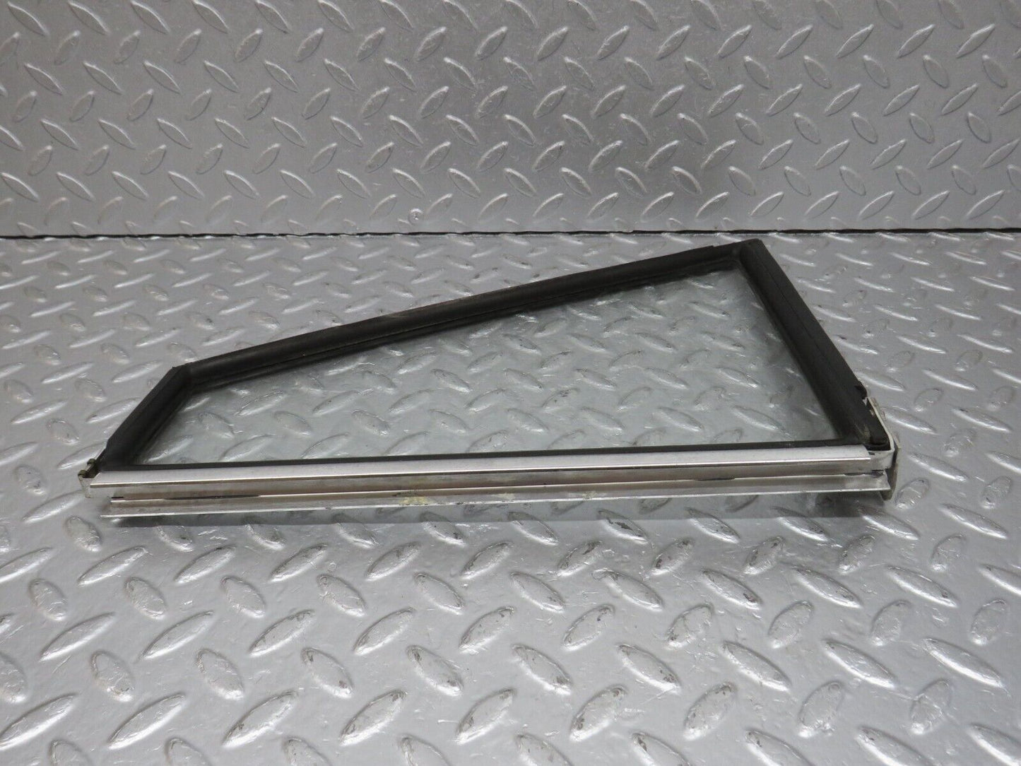 40499 Mercedes-Benz W110 230 Rear Left Quarter Window Glass 1107350124