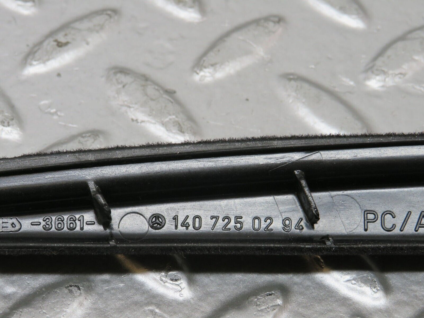 25043 Mercedes-Benz W140 S320 Front Door Window Trim Pair 1407250194 140725029