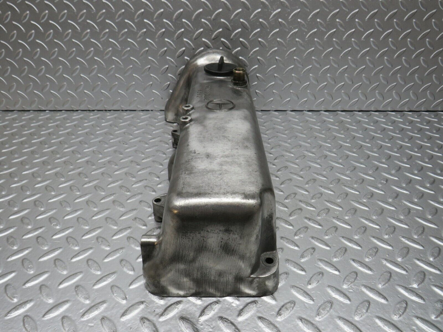 31134 Mercedes-Benz W123 200D Rocker Cover