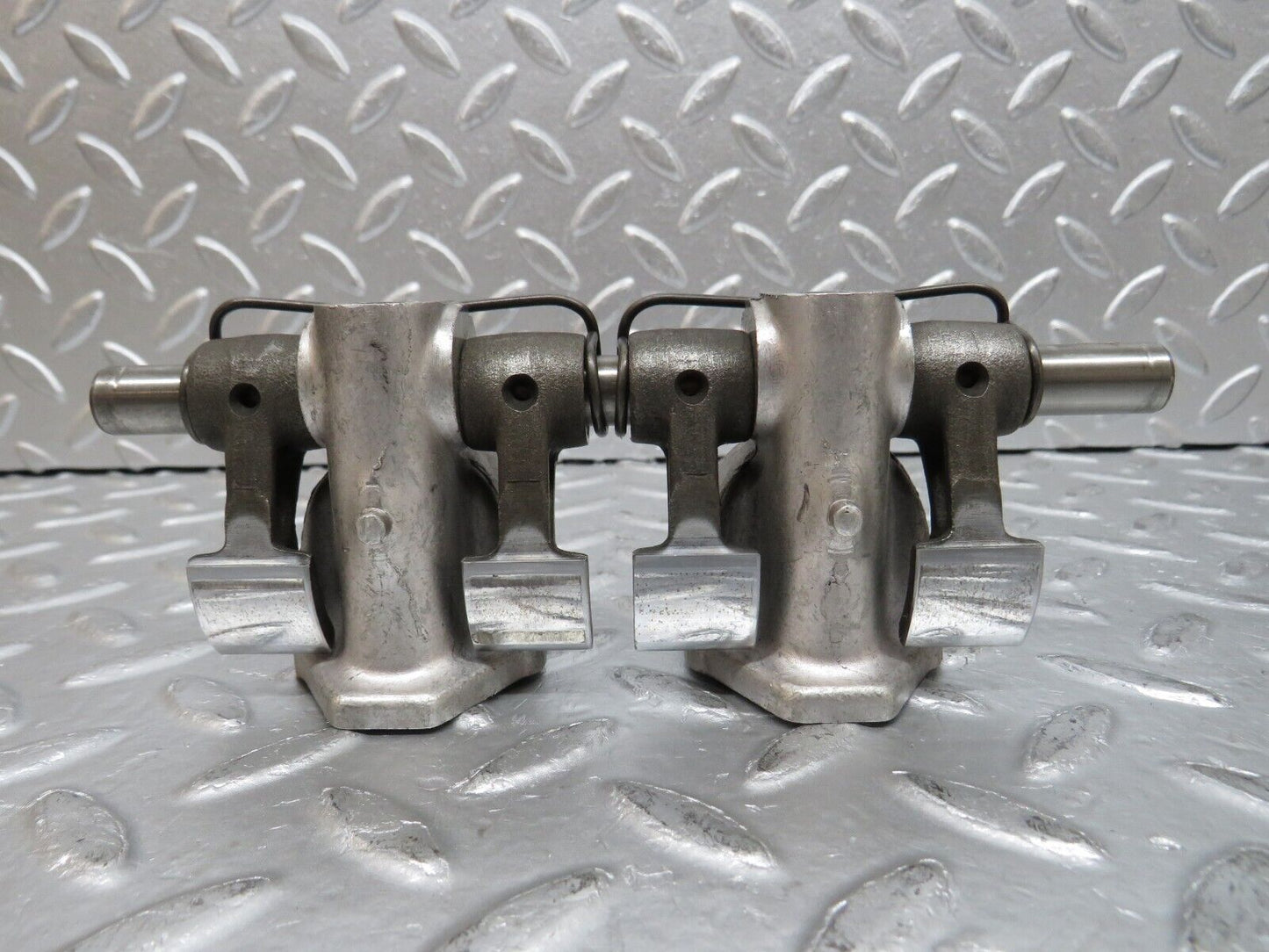 0871 Mercedes-Benz W123 240D Camshaft Rocker Arms 6160550010