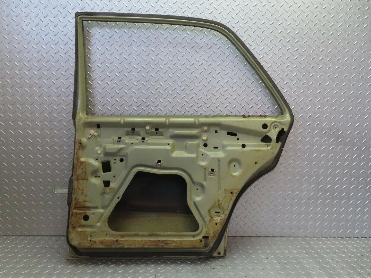 13641 Mercedes-Benz W123 200 Rear Right Door