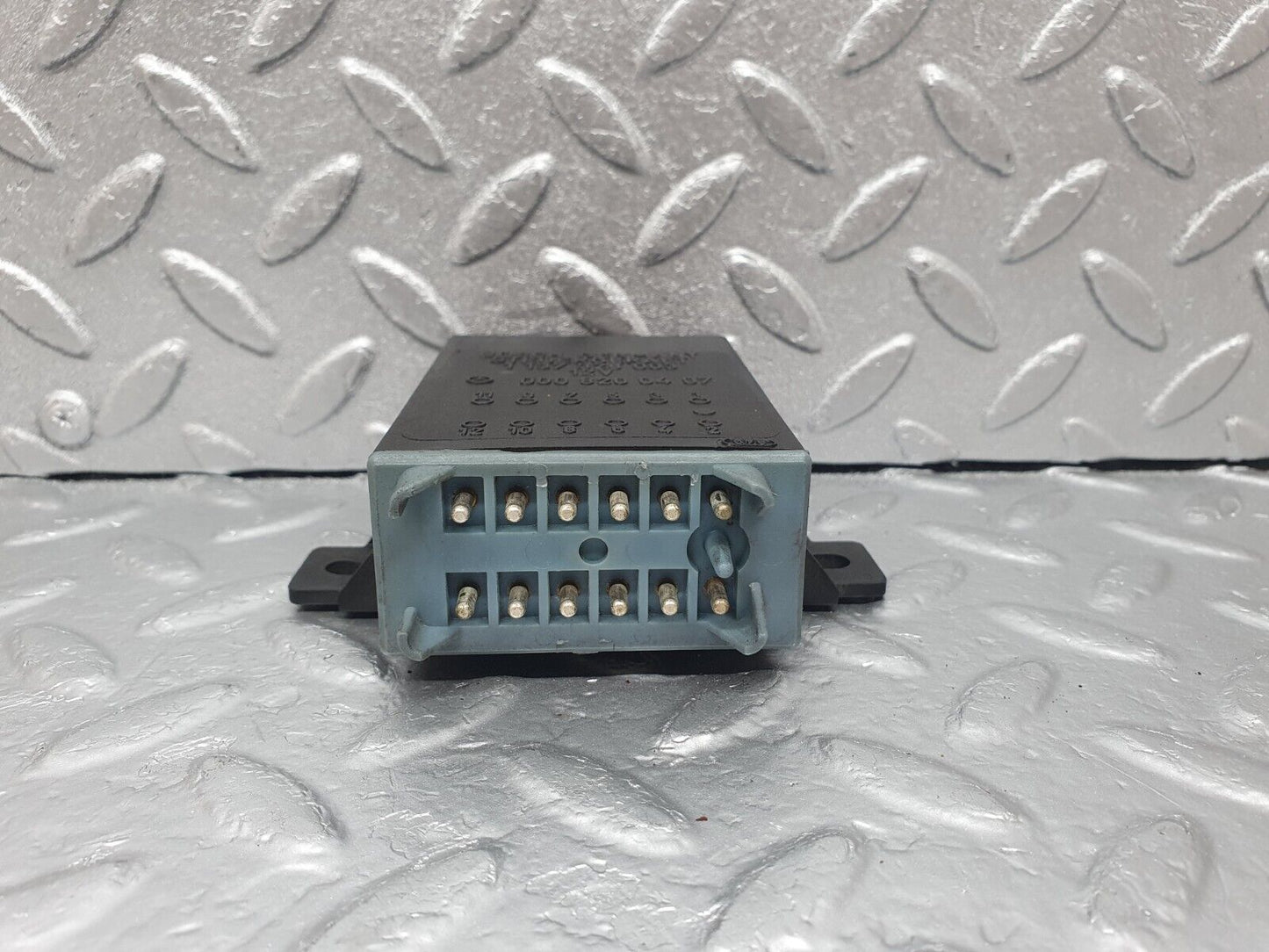 43522 Mercedes-Benz C126 380SEC Coupe Seat Belt Presenter Relay 0008200497