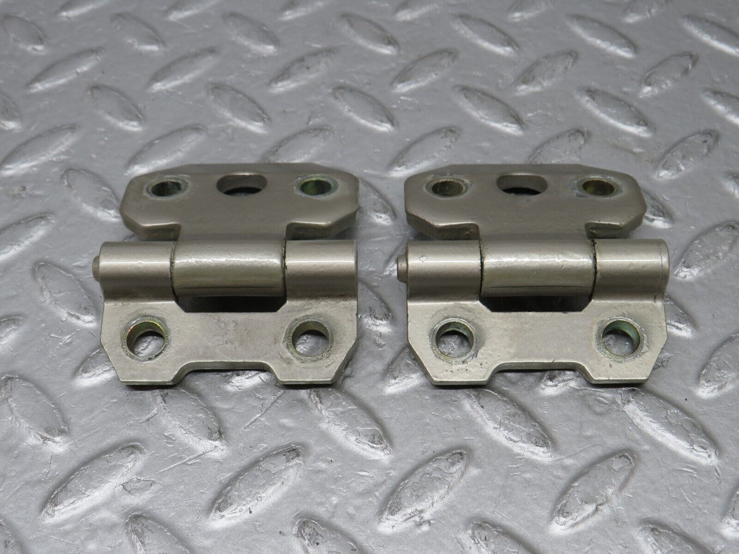 36616 Mercedes-Benz W201 190E 2.0L Door Hinge Left Side