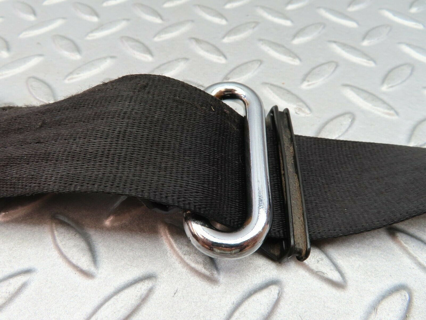 5774 Mercedes-Benz W123 200 Front Right Seat Belt