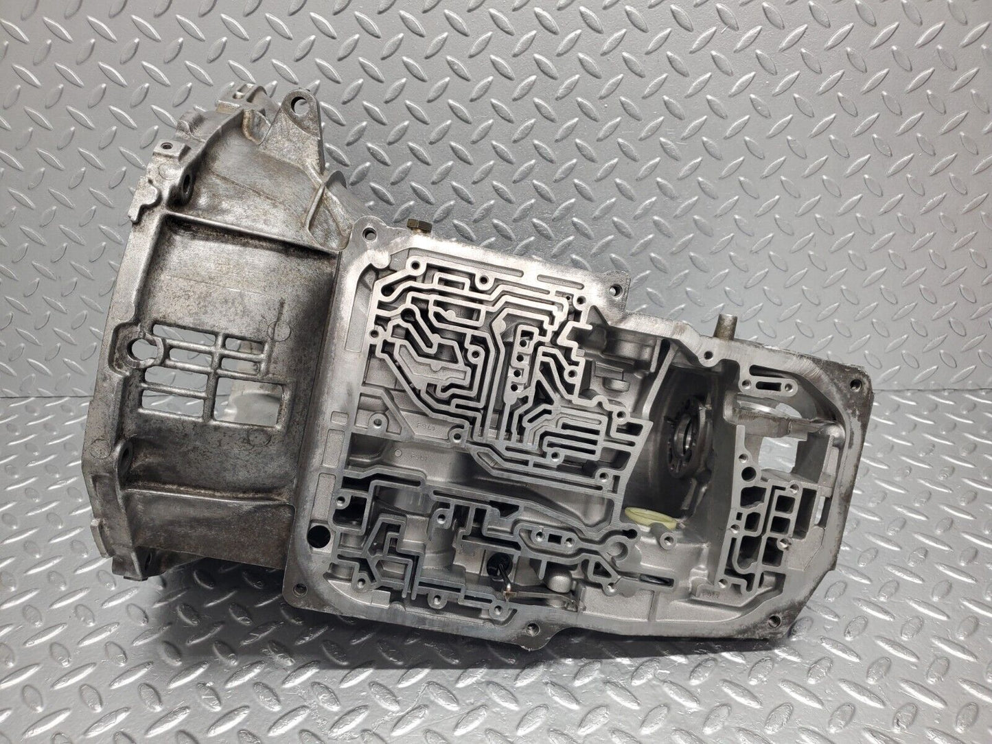46293 Mercedes-Benz W124 280E Automatic Gearbox Housing 722.433 1242704204 2012710701