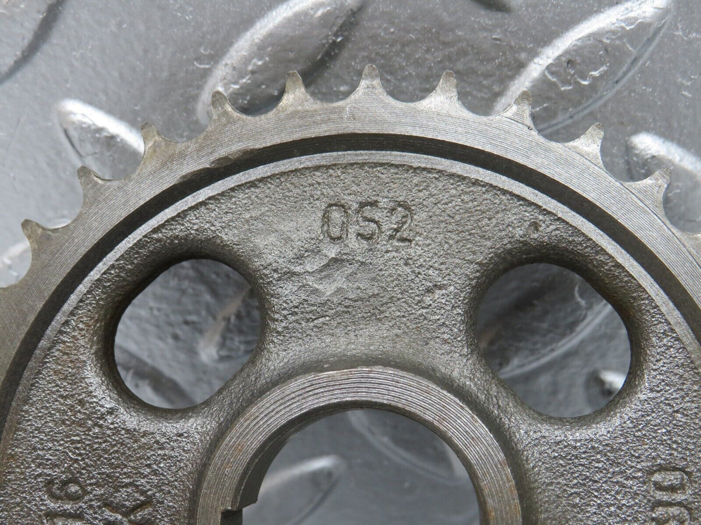 0020 Mercedes-Benz W116 350SE Camshaft Timing Gear 1160520601