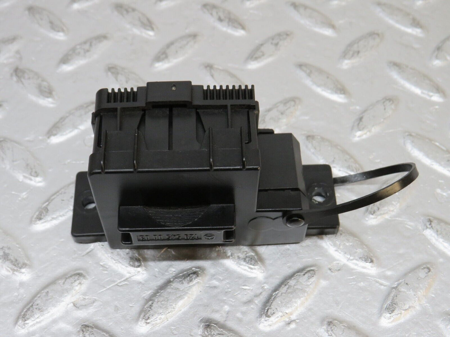 37917 Mercedes-Benz A124 320E Cabriolet Diagnostic Connector 1295455540 1295450003