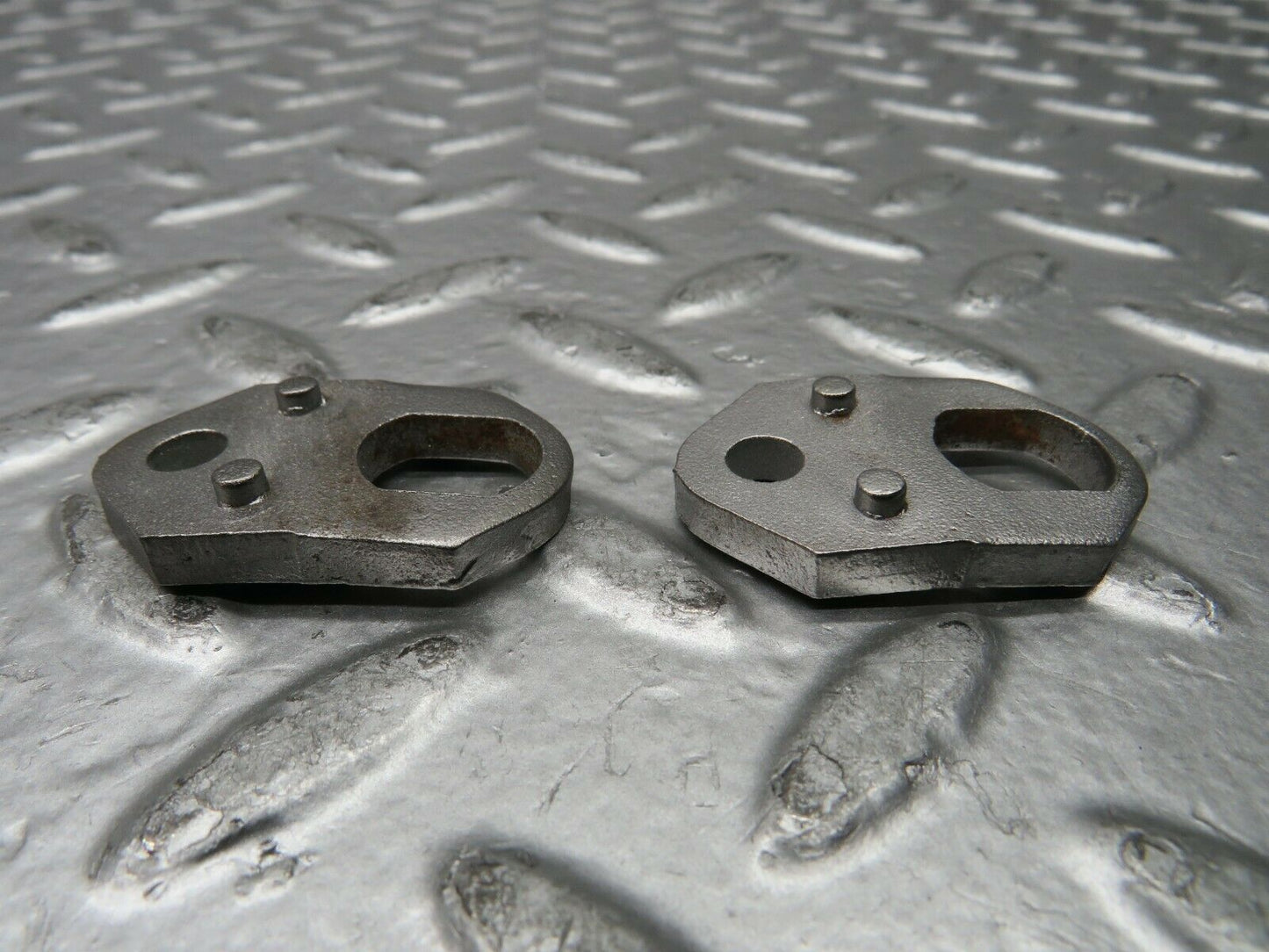 23173 Mercedes-Benz C107 450SLC Coupe Fuel Injector Bracket Pair