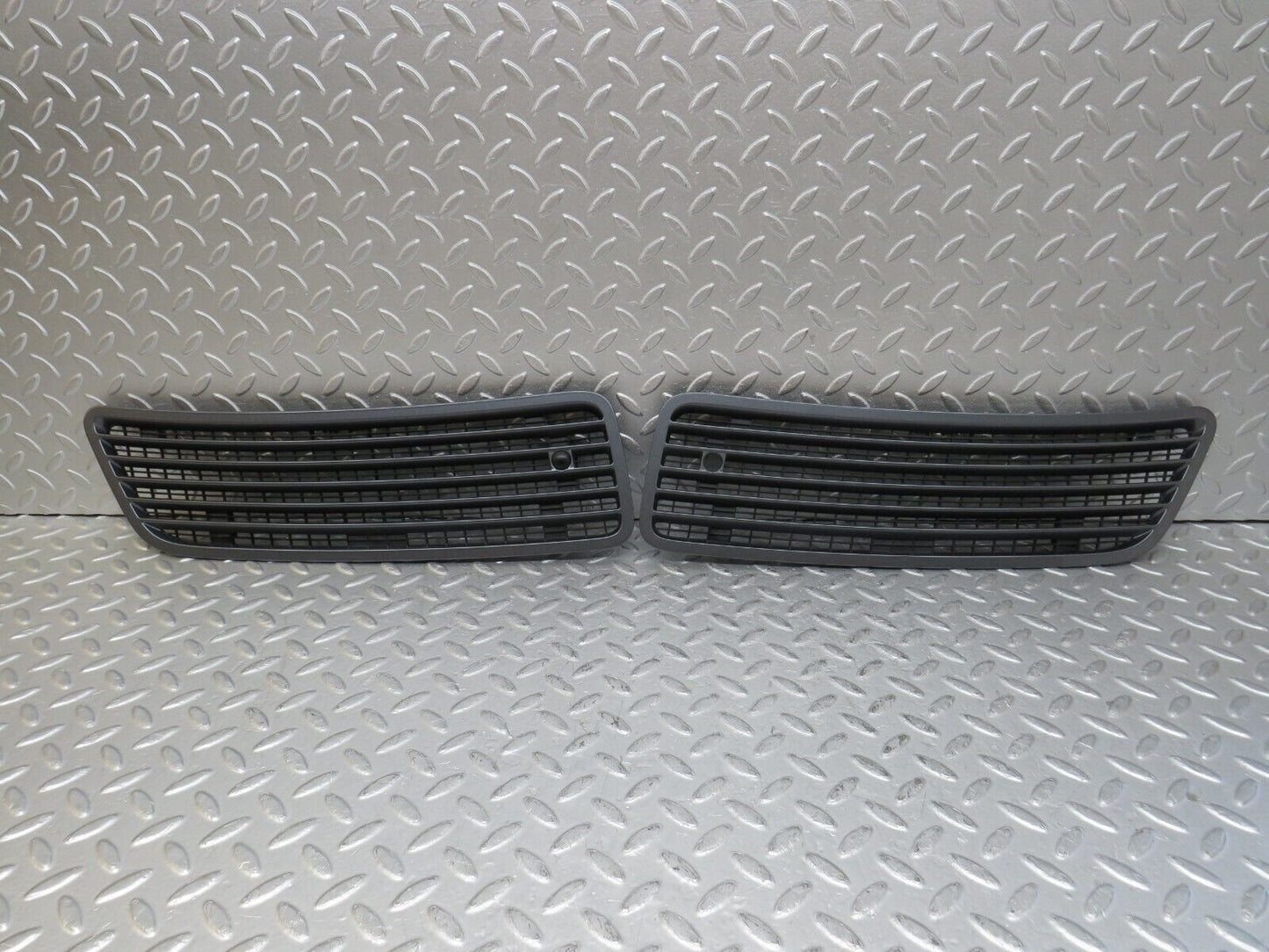 35196 Mercedes-Benz W221 Bonnet Upper Grill Pair 2218800305 2218800205