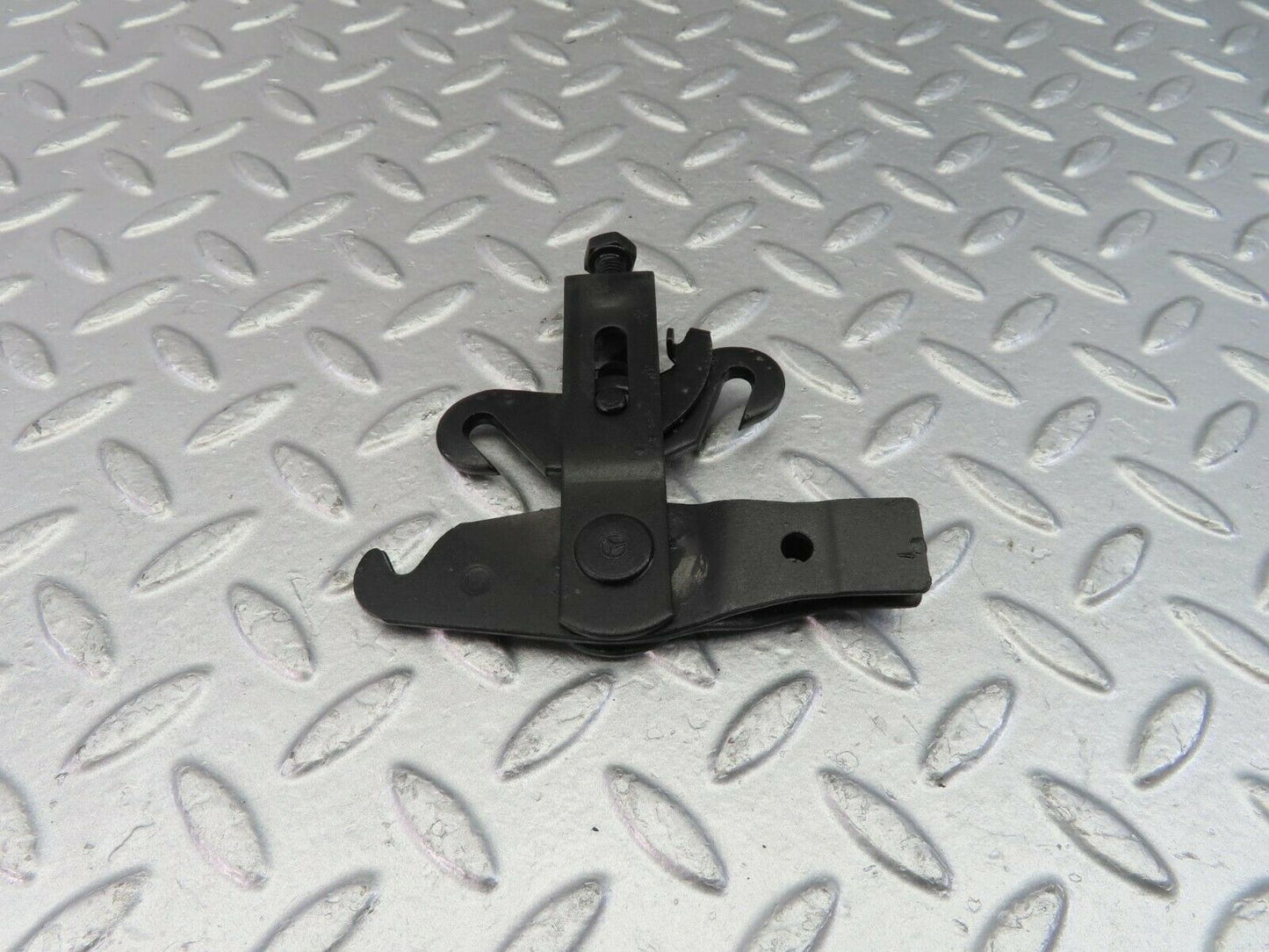 10579 Mercedes-Benz W201 190E Handbrake Adjusting Handbrake Regulator