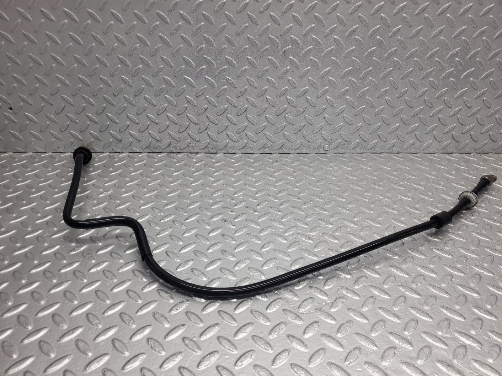 W124 Wagon brake servo vacuum pipe used OEM
