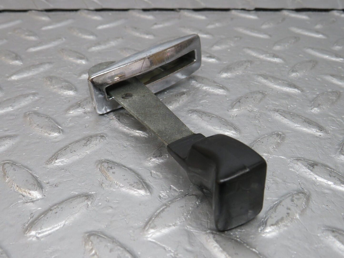 33181 Mercedes-Benz R107 Right Seat Folding Lever