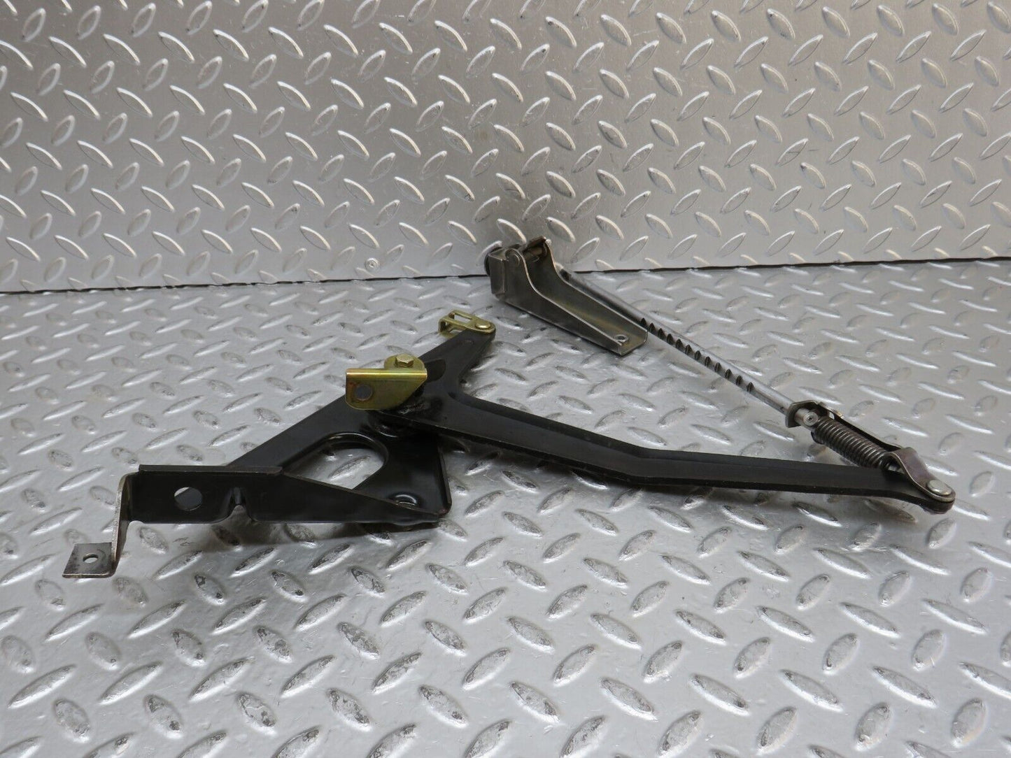 28141 Mercedes-Benz W123 280E Handbrake Regulator