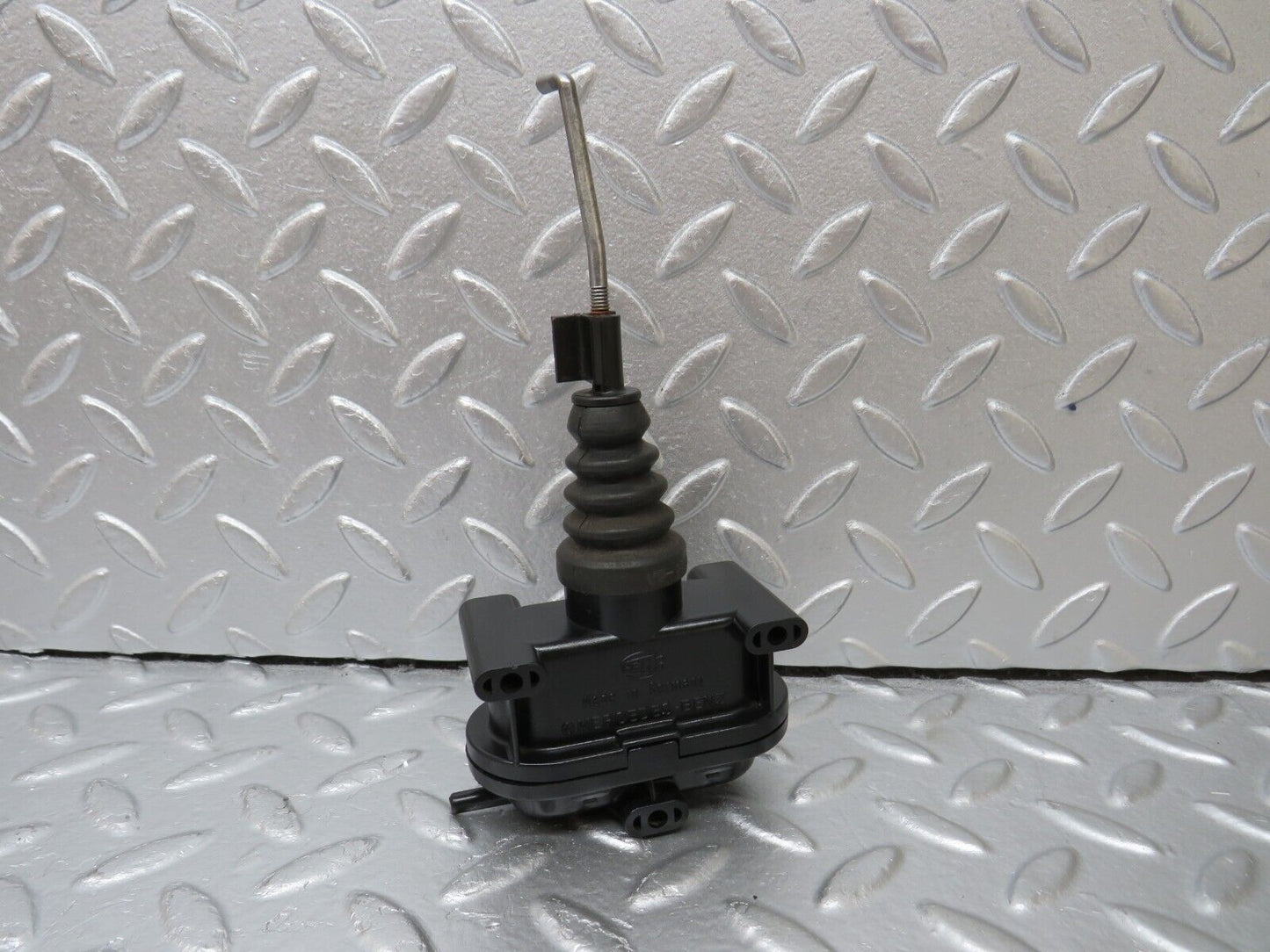 34332 Mercedes-Benz C126 380SEC Coupe Door Lock Vacuum Actuator Left Side