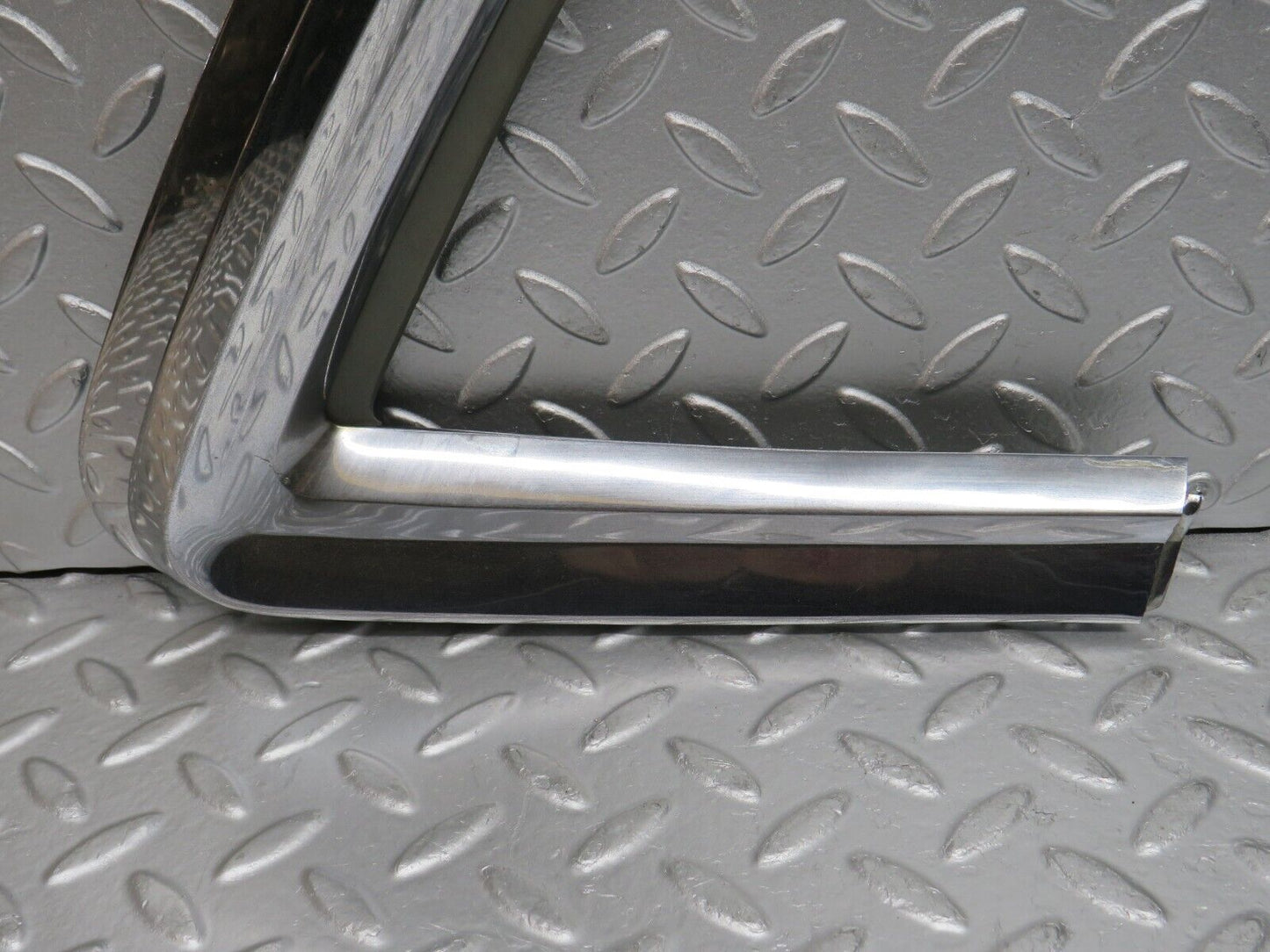 0695 Mercedes-Benz C107 350SLC Coupe Window Trim Chrome Right Side 1076980289