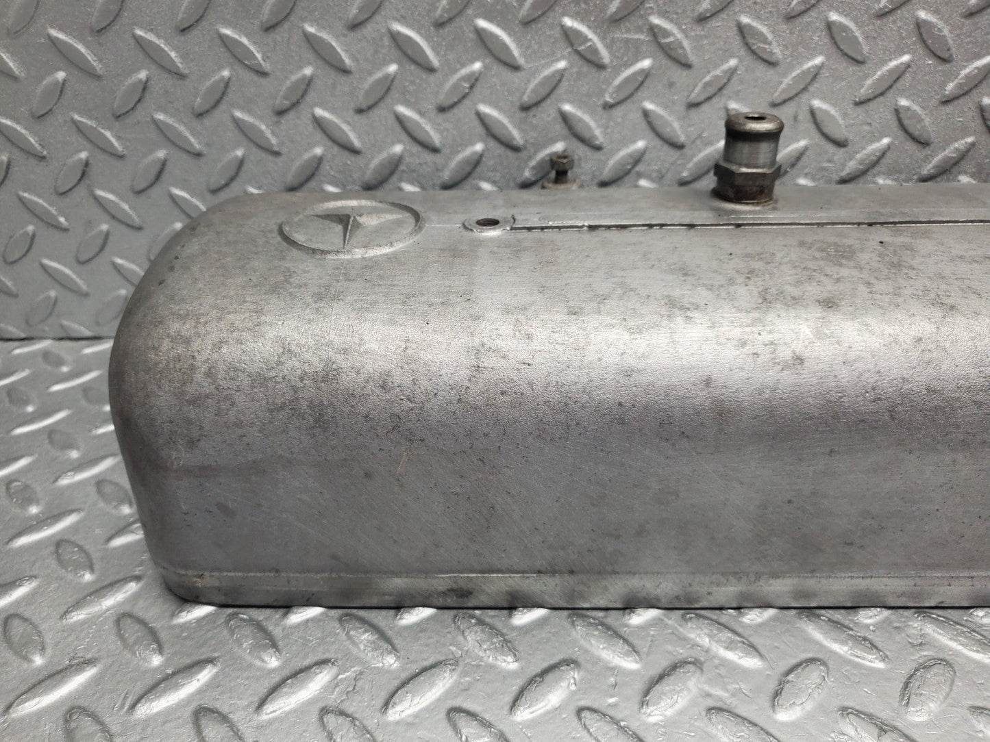 W112 cylinder head cover used OEM