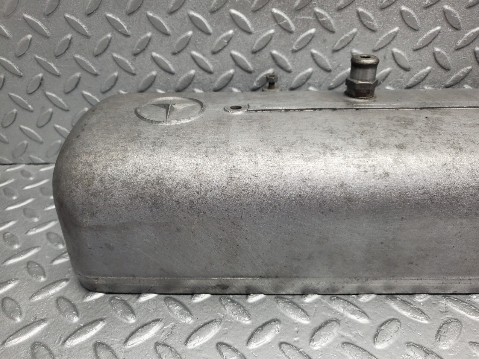 W112 cylinder head cover used OEM