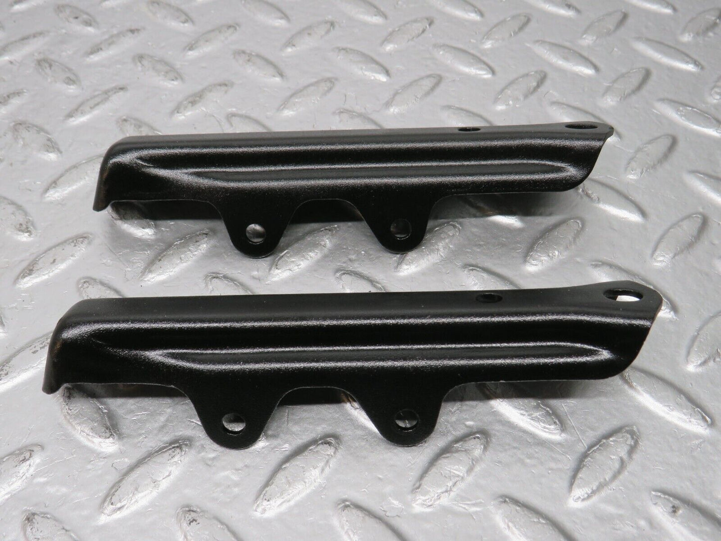 32671 Mercedes-Benz S124 300TE Wagon Air Intake Manifold Bracket
