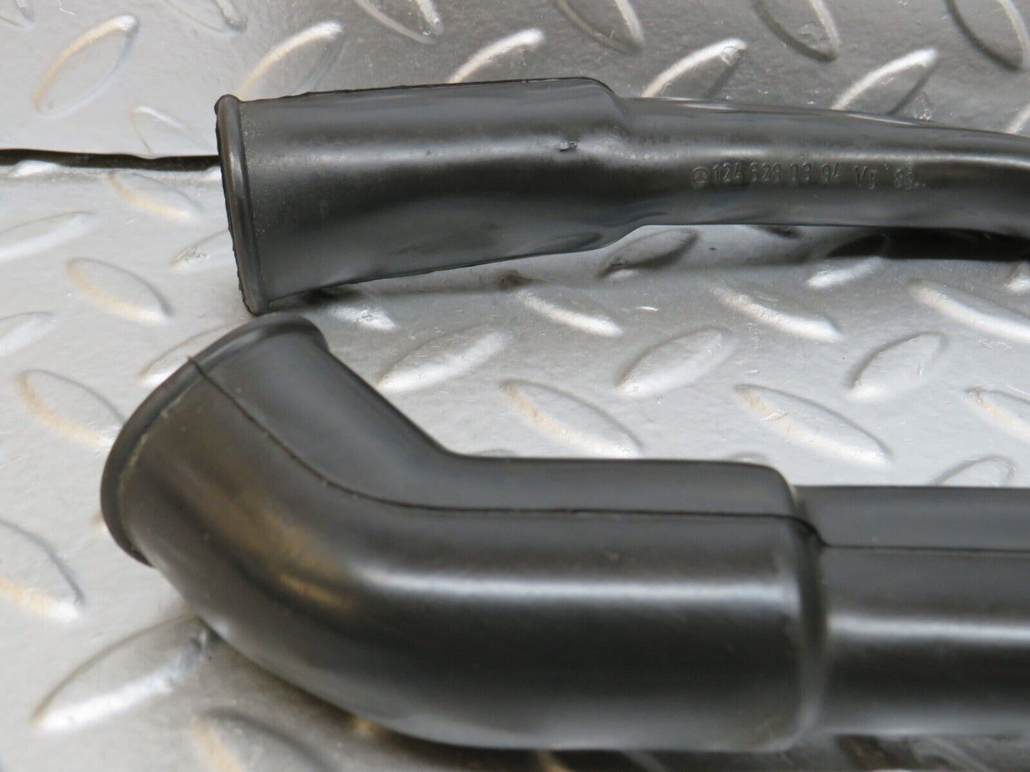 29387 Mercedes-Benz W124 260E Water Drain Hose Pair 1246280194 1246280394