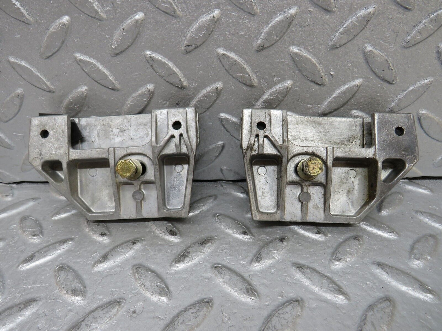 37818 Mercedes-Benz A124 320E Cabriolet Door Window Guide Bracket 2x 1247250132 1247250232