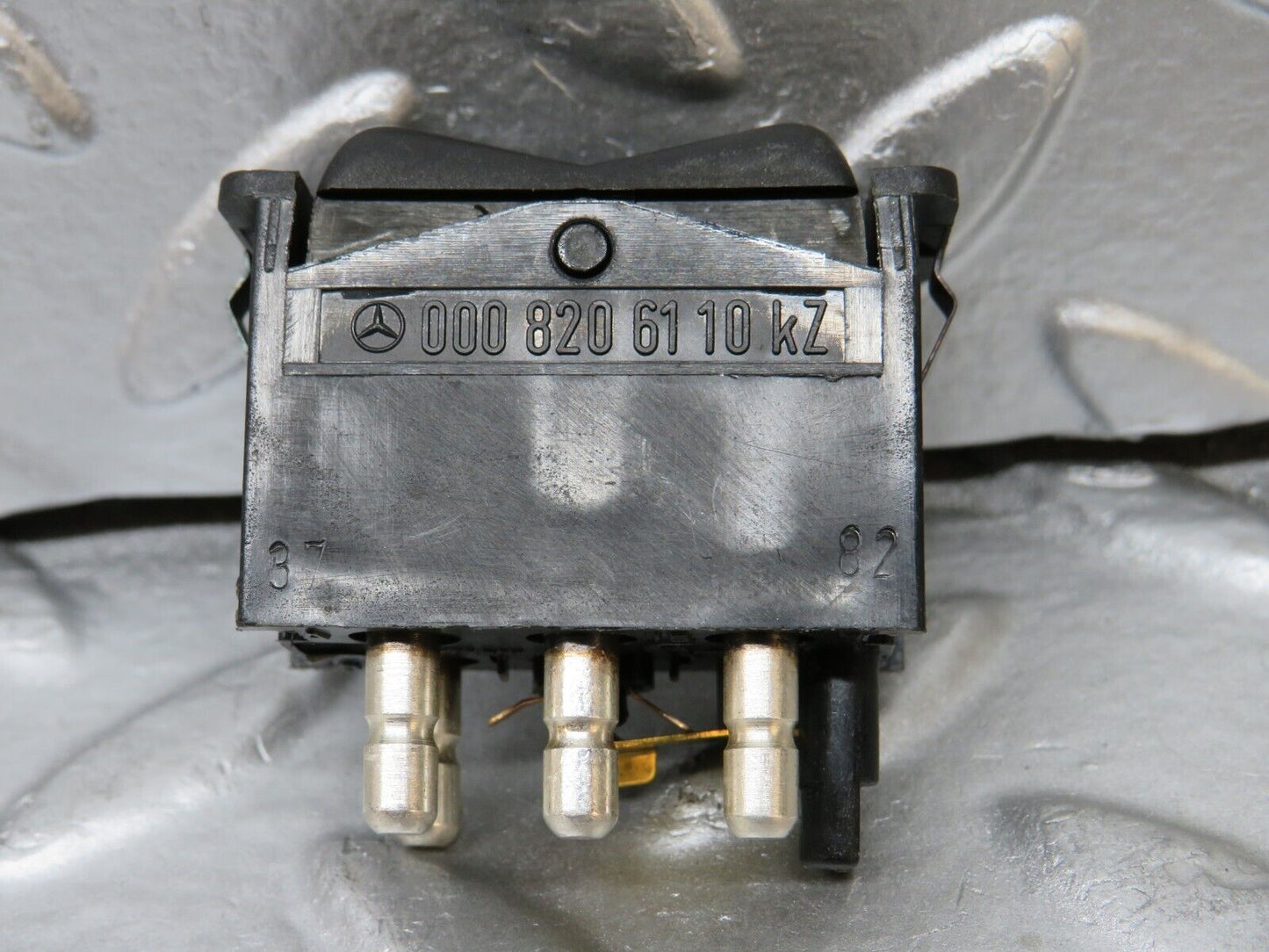 29717 Mercedes-Benz W123 230E Rear Windscreen Defroster Switch 0008206110